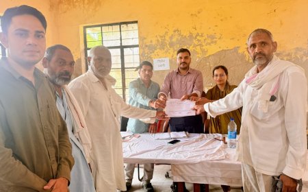 ग्रामीण सेवा शिविर में समस्याओं का ऑन-द-स्पॉट समाधान: रीना को मिला विवाह प्रमाण पत्र, काश्तकार हनीफ के राजस्व रिकॉर्ड में हुई शुद्धि