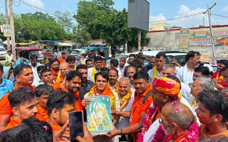 विधायक राजेंद्र मीणा ने 61 शिव भक्तो को महुवा से गाजे बाजो के साथ बाबा बर्फानी के दर्शनो के लिए अमरनाथ किया  रवाना
