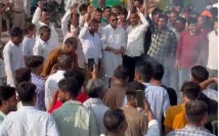 महुवा में कांग्रेस कार्यकर्ताओं ने किया प्रधानमंत्री मोदी  का पुतला दहन