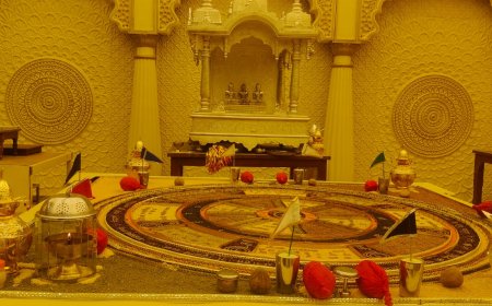 सिद्धों की भूमि सम्मेद  शिखरजी में 108 मंडलीय सिद्ध चक्र महामंडल विधान झंडारोहण के साथ शुभारंभ