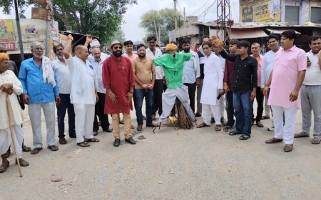 चंवरा में 'चौफुल्य स्टैंड' पर फूटा जनआक्रोश: जंतर-मंतर पर पुलिस लाठीचार्ज के विरोध में पीएम मोदी और शिक्षा मंत्री का फूंका पुतला