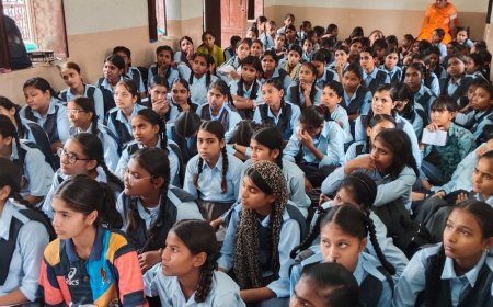 खैरथल में गूंजा जागरूकता का मंत्र:छात्राओं ने सीखे डिजिटल साक्षरता और महिला सुरक्षा के गुण