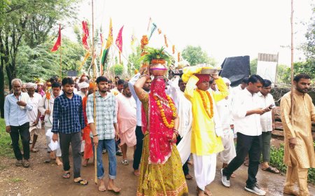भक्ति रस में डूबा सकट कस्बा: सिर पर मंगल कलश, हाथों में ध्वज... आसन की डूंगरी पर उमड़ा आस्था का सैलाब