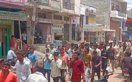 डीग में युवा शक्ति का जोरदार प्रदर्शन: दिल्ली की घटना के विरोध में निकाली रैली, उपखंड अधिकारी को सौंपा ज्ञापन