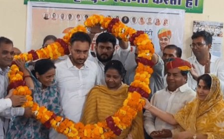 नागौर कांग्रेस की बैठक में फूटा भीतरघात का दर्द: सह प्रभारी पूनम पासवान के सामने खुलकर आए आपसी मतभेद, पूर्व जिला प्रमुख बिंदु बोलीं- 'पहले घर की लड़ाई खत्म करें