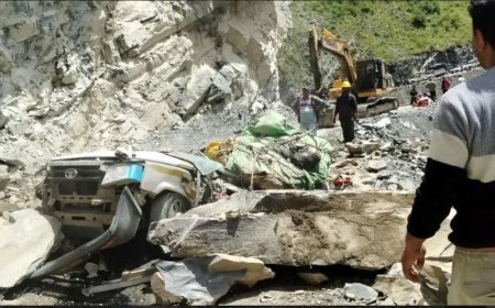 हिमाचल में दर्दनाक हादसा: चलती टाटा सूमो पर गिरी पहाड़ी, 6 माह के मासूम समेत 13 लोगों की मौत