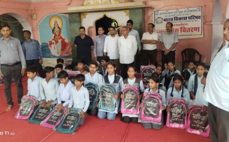 660 जरूरतमंद विद्यार्थियों को बांटे स्कूल बैग;  सेठो की हवेली निवासी निरंजनलाल गुप्ता की स्मृति में किया वितरण