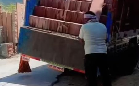 रतनगढ़ में एलएंडटी कंपनी के सीवरेज निर्माण की खुली पोल: स्कूल के पास अचानक सड़क धंसने से पट्टियों से भरा भारी ट्रक फंसा, बड़ा हादसा टला