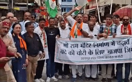 उदयपुर में राम मंदिर चढ़ावा चोरी पर कांग्रेस का प्रदर्शन: निष्पक्ष जांच और दोषियों के नाम सार्वजनिक करने की मांग को लेकर निकाली विरोध रैली