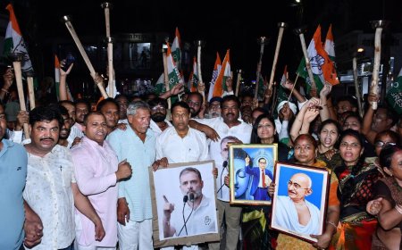 छात्रों के संघर्ष की जीत, छात्रों-युवाओं के सम्मान में कांग्रेस ने निकाला विजय मार्च