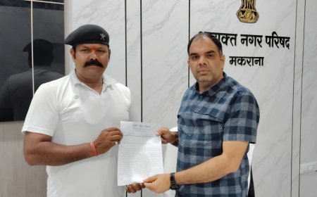स्टेशन रोड पर जलभराव व क्षतिग्रस्त सड़कों की समस्या: निवर्तमान पार्षद शक्ति सिंह ने आयुक्त को सौंपा ज्ञापन