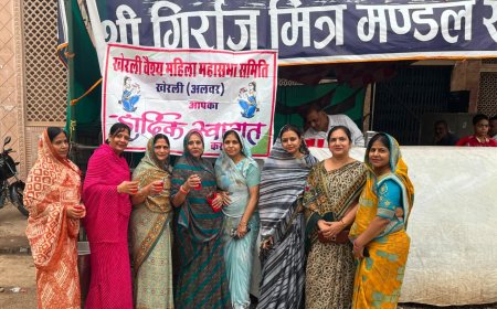 गुरु पूर्णिमा पर वैश्य समाज खेरली की महिलाओं ने लगाई शरबत व शीतल जल की प्याऊ, सेवाभाव का दिया संदेश
