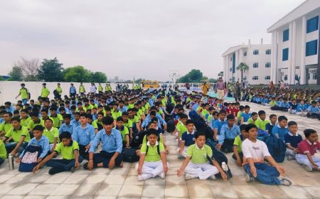 इंजीनियर्स पॉइंट स्कूल में गुरु पूर्णिमा पर नन्हे विद्यार्थियों ने किया गुरु वंदन