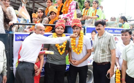 ई.पी. स्कूल की ऐतिहासिक 'विद्यार्थी चेतना रैली': देशभक्ति के नारों से गूंजा खैरथल