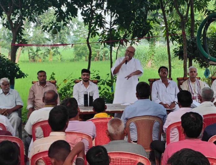 चौरी-चौरा के समग्र विकास का संकल्प: अजय कुमार सिंह 'टप्पू भैया' ने पंचदेउरी चौपाल में कहा— जाति-धर्म से ऊपर उठकर चुनना होगा सही नेतृत्व
