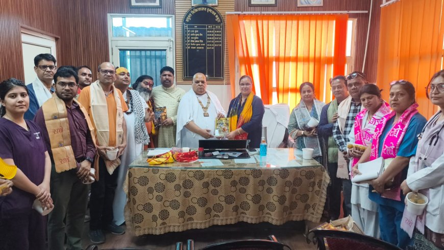 वृंदावन में साधु-संतों ने राष्ट्रीय चिकित्सक दिवस पर डॉक्टरों को किया सम्मानित; सीएमएस डॉ वंदना अग्रवाल ने जताया आभार