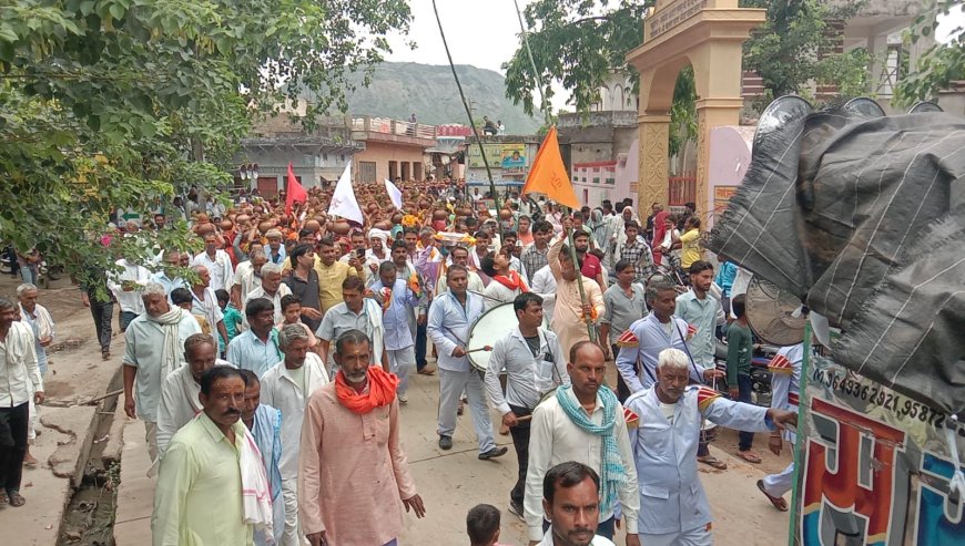 विष्णु महायज्ञ एवं भागवत कथा के आयोजन को लेकर निकाली कलश यात्रा