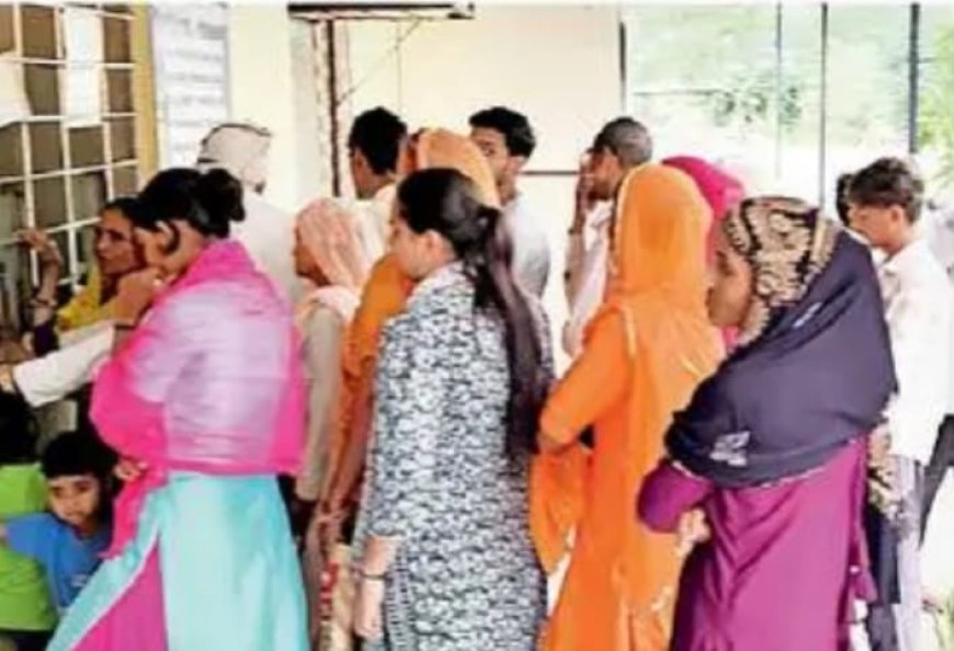 अस्पताल प्रशासन की लापरवाही: लाखों की लागत के बाद भी दवा केंद्रों पर सालभर से ताले, 500 से अधिक मरीज रोजाना परेशान