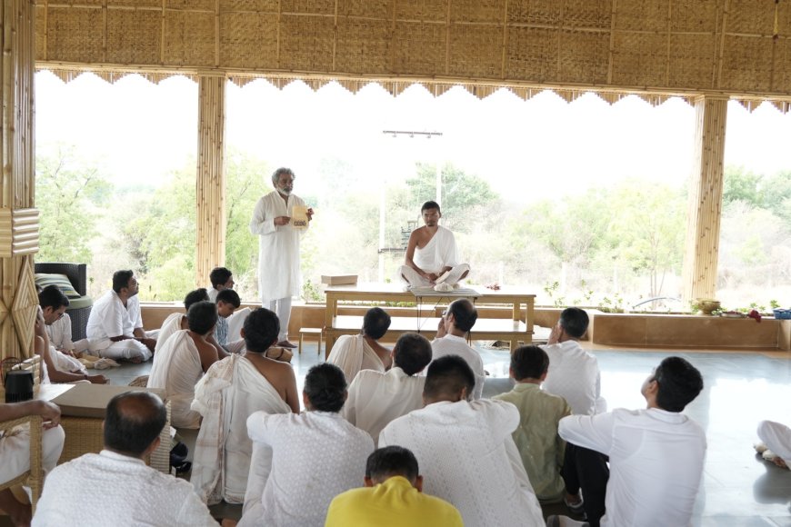 आचार्यश्री लब्धिवल्लभसूरीजी के कर कमलों से विमोचन; आधुनिक युग में युवाओं को जैन धर्म से जोड़ने में मिल का पत्थर साबित होगी पुस्तक