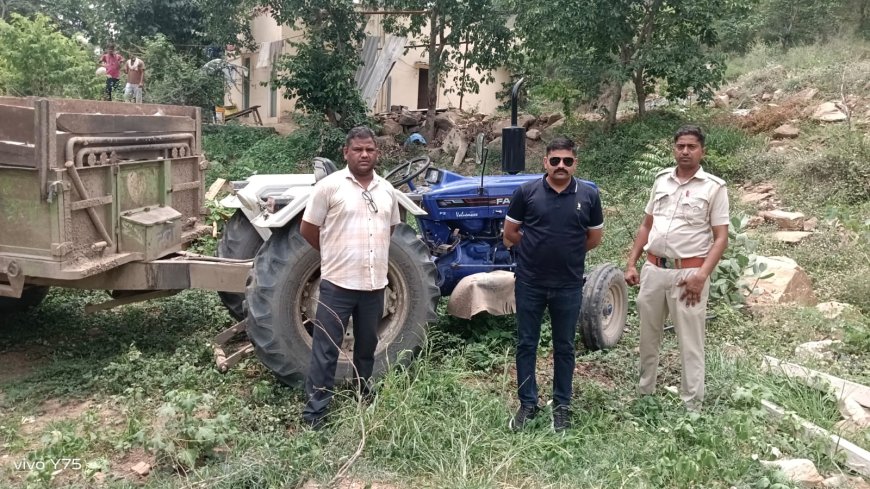 गश्त के दौरान पत्थरों से भरी ट्रैक्टर-ट्रॉली जब्त, वन विभाग को देख चालक फरार