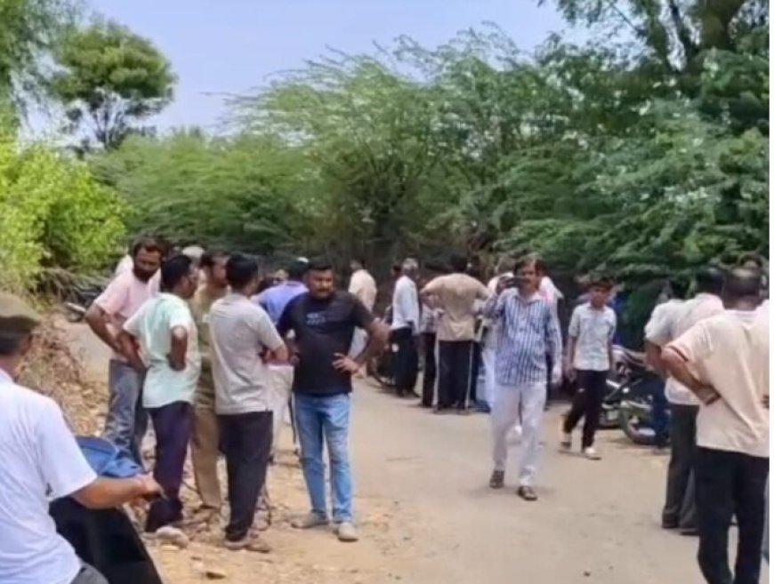 खेत की तारबंदी के पास मिला युवक का शव, 500 मीटर दूर मिली बाइक; हत्या की आशंका, पुलिस जांच मे जुटी