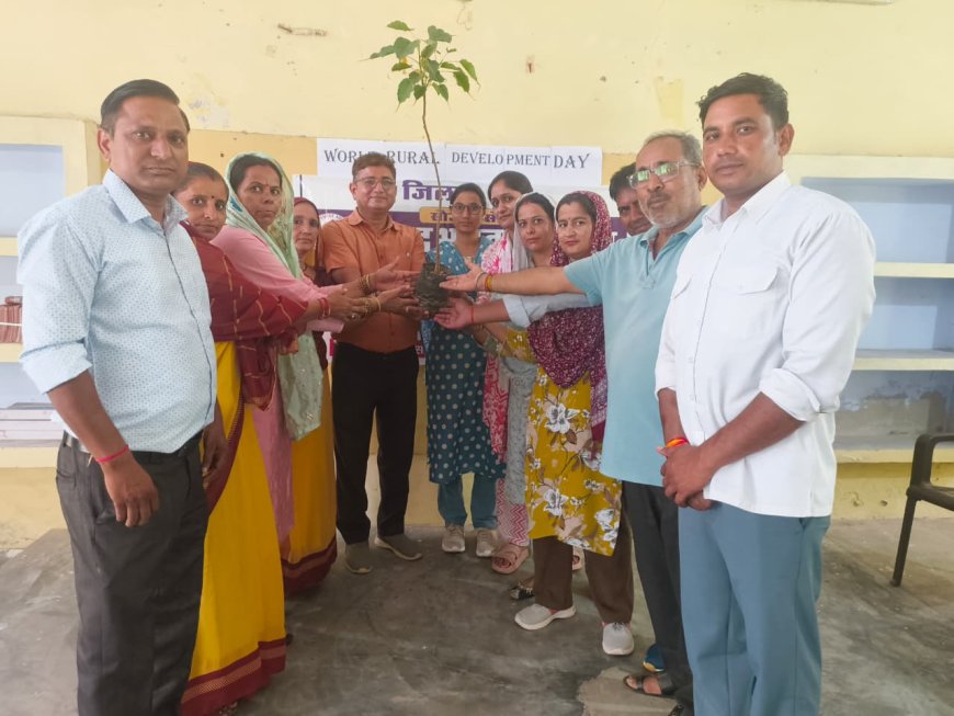 विश्व ग्रामीण विकास दिवस पर समृद्ध भारत अभियान ने किया पीपल का पौधारोपण
