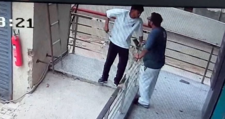 अलवर मे दिनदहाड़े मोबाइल शोरूम संचालक पर चाकू से जानलेवा हमला, हालत गंभीर