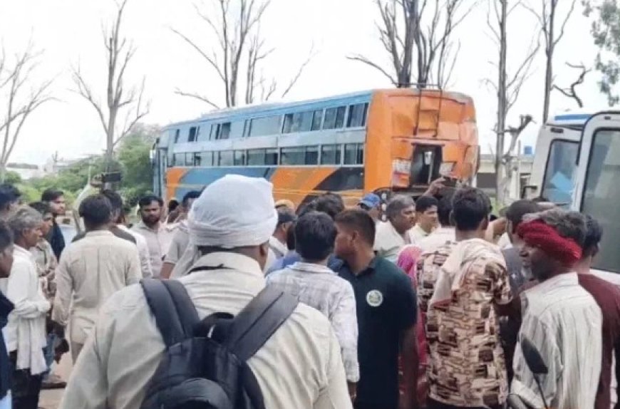 हाईवे पर खड़ी स्लीपर बस को रोडवेज ने मारी टक्कर: 8 सवारियां घायल, चीख-पुकार मची; जयपुर- आगरा रूट पर लगा लंबा जाम