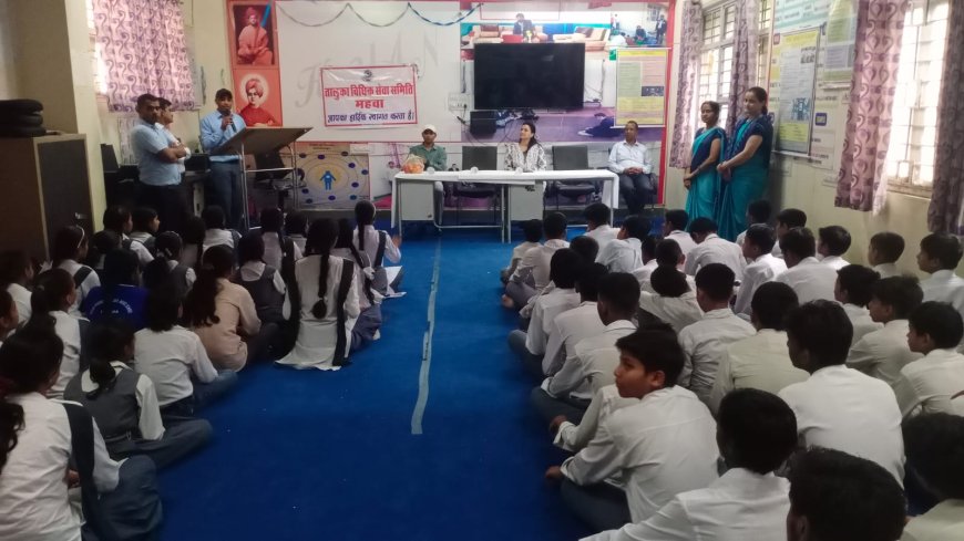 तालुका विधिक सेवा समिति महुवा के तत्वाधान में न्यायिक अधिकारियों द्वारा विधिक साक्षरता एवं जागरूकता सत्र  के माध्यम से छात्र-छात्राओं को किया जागरूक