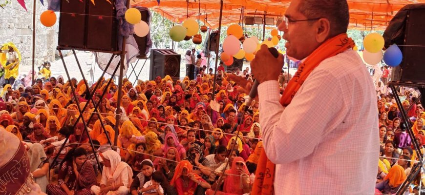 भागवत कथा में मनाया नंदोत्सव, महिलाओं ने गाए बधाई गीत, भजनों पर झूमे श्रद्धालु