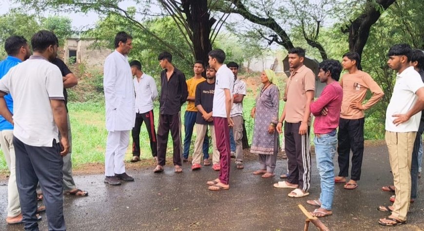 ग्राम बासड़ा में कचरा डालने का ग्रामीणों ने जताया विरोध, जिला कांग्रेस अध्यक्ष बलराम यादव ने उठाई आवाज