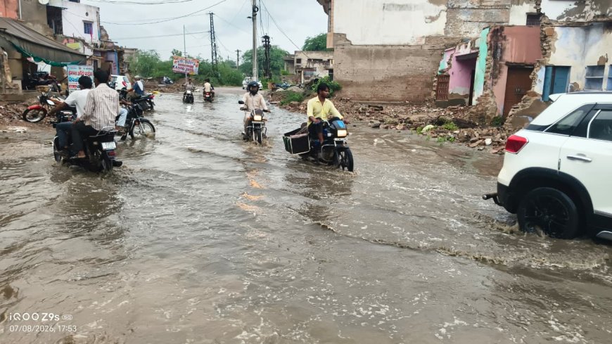 लक्ष्मणगढ क्षेत्र मे लगातार हो रही रिमझिम वर्षा से मौसम हुआ सुहाना, जल भराव से लोग हुए परेशान