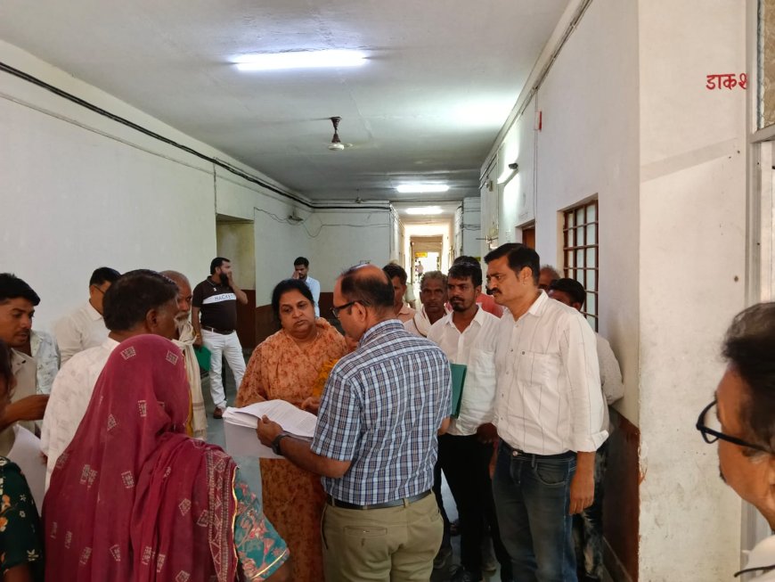 अतिरिक्त जिला कलेक्टर को सौंपा ज्ञापन, प्रधानमंत्री आवास योजना की ड्राफ्ट सूची से छूटे पात्र परिवारों को लाभ देने की मांग
