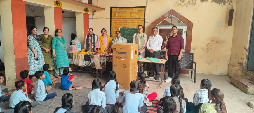 खेड़ली गंज के सरकारी स्कूल को श्याम महिला मंडल ने भेंट किया वाटर कूलर