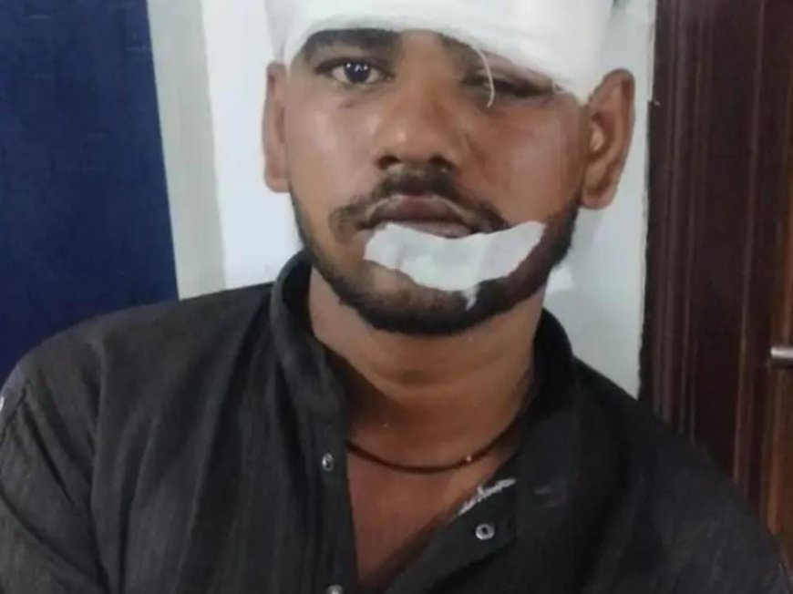चौरीचौरा रेलवे स्टेशन पर टिकट सूची देखने गए युवक पर चाकू-डंडे से हमला, 1 नामजद समेत 13 पर केस दर्ज