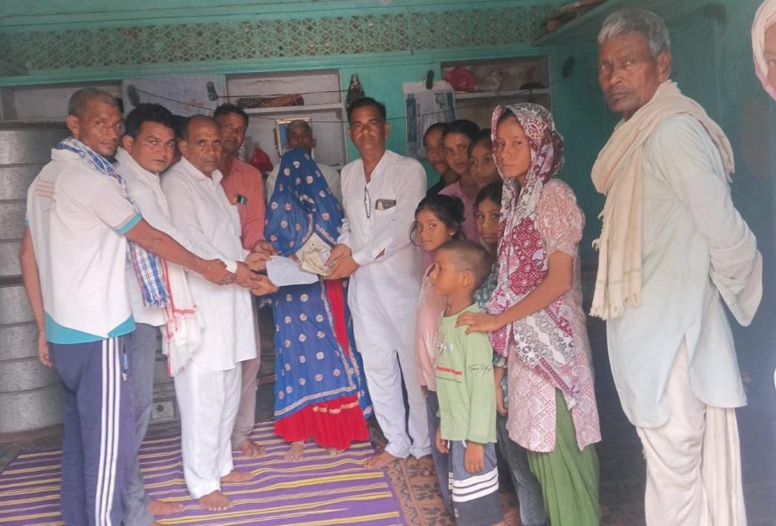 सोशल मीडिया अभियान से जुटे 1.01 लाख रुपये, दिवंगत मुकेश बैरवा के परिवार को मिली आर्थिक संबल