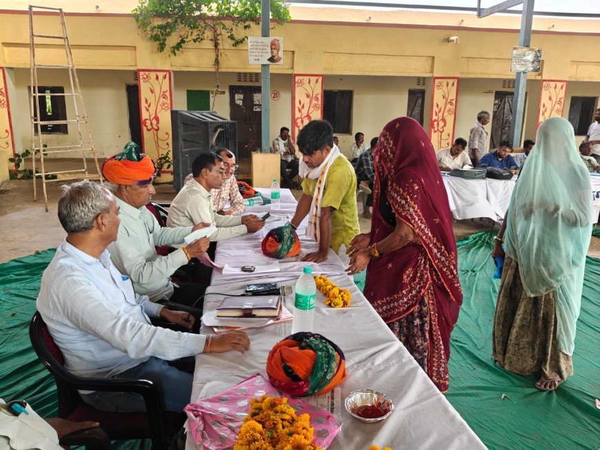 ग्रामीण सेवा शिविर में वर्षों पुराना स्कूल का अतिक्रमण हटाया, 10 पुश्तैनी पट्टे वितरित