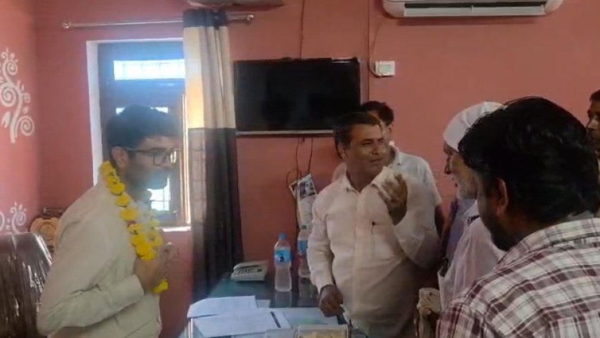 लक्ष्मणगढ़ नगर पालिका में अधिशासी अधिकारी चेतन बैरवा ने संभाला पदभार, ग्रामीणों  ने किया भव्य स्वागत