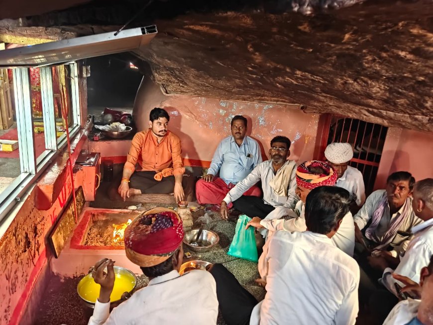 बावड़ी उपखंड में बारिश नहीं होने से किसान चिंतित, इंद्रदेव को रिझाने के लिए माता भाकरी मंदिर में हुआ वैदिक हवन; अच्छी बारिश के लिए आहुतियां दीं
