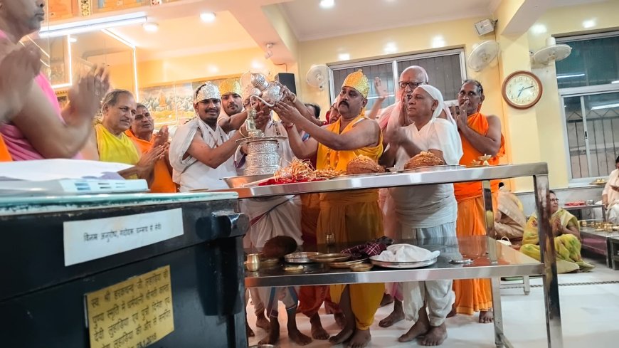 गायत्री नगर में आर्यिका रत्न अर्हं श्री माताजी का भव्य मंगल प्रवेश, विश्व शांति के लिए हुई शांतिधारा