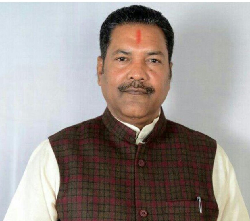 गाय को पहली रोटी देने की अनूठी परंपरा: सोशल मीडिया पर छाए दातागंज विधायक राजीव कुमार सिंह 'बब्बू भैया'