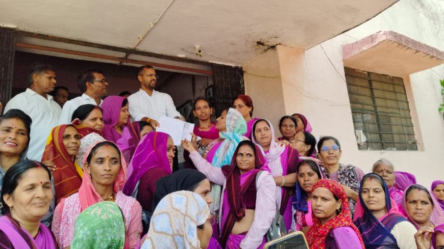 आंगनबाड़ी केंद्रों पर आज से ताले: 11 सूत्रीय मांगों को लेकर कार्यकर्ताओं-सहायिकाओं का अनिश्चितकालीन आंदोलन शुरू