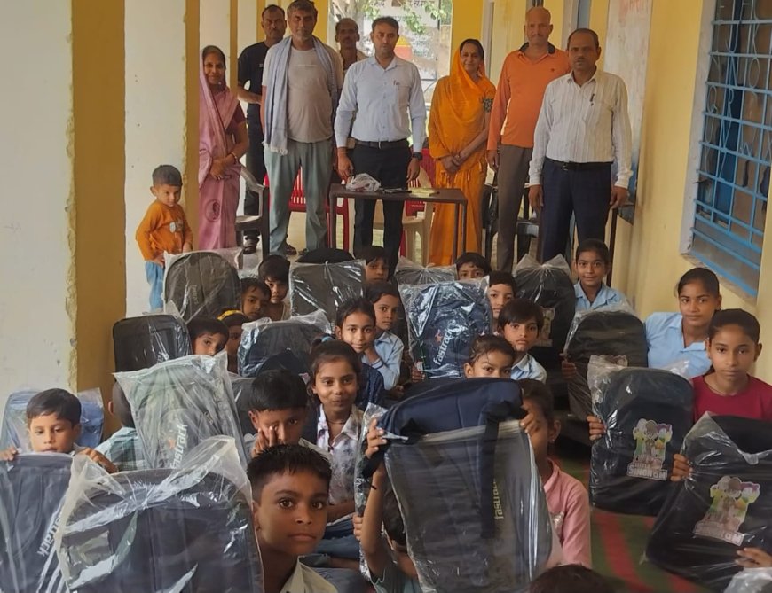पीलवा के राजकीय स्कूल में बच्चों के खिले चेहरे: 1 से 8वीं तक के छात्र-छात्राओं को बांटे स्कूल बैग और स्टेशनरी किट