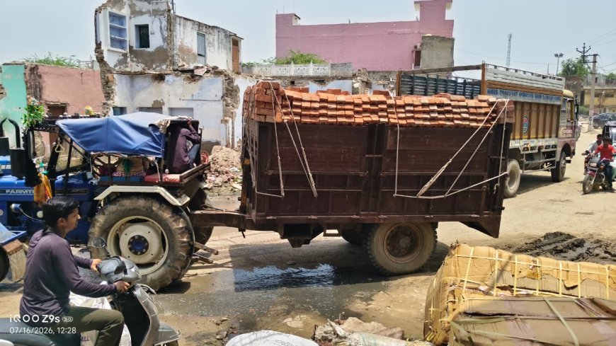 लक्ष्मणगढ़ की सड़कों पर दौड़ रहे ओवरलोडेड ईंटों से भरी ट्रैक्टर-ट्रॉलियां:बिना नंबर प्लेट धड़ल्ले से हो रहा कृषि ट्रैक्टरों का व्यावसायिक उपयोग