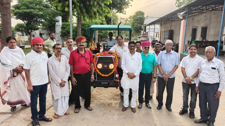 मिश्री देवी सत्यनारायण खेराड़ी चैरिटेबल ट्रस्ट ने श्री कृष्ण गौशाला को ट्रैक्टर किया भेंट