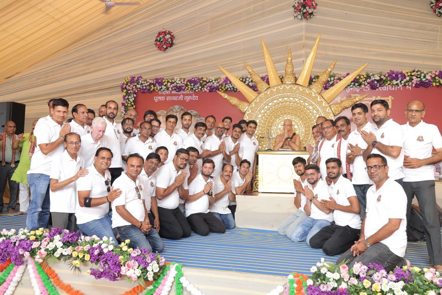 पूज्य पुलकसागरजी महाराज की चातुर्मासिक अगवानी के लिए चित्तौड़गढ़ पहुंचें भीलवाड़ा के श्रद्धालु