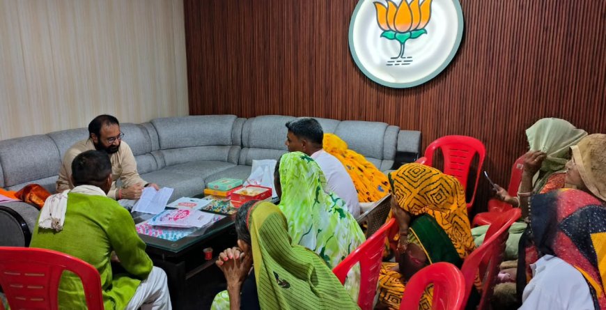 टंकी और बोरिंग लगने के बाद भी मंशीरपुर में जल संकट गहराया, विधायक सुखवंत सिंह को ज्ञापन सौंप ग्रामीणों ने उठाई जांच और त्वरित समाधान की मांग
