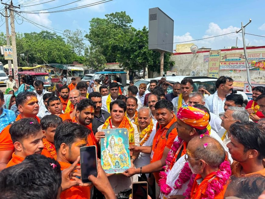 विधायक राजेंद्र मीणा ने 61 शिव भक्तो को महुवा से गाजे बाजो के साथ बाबा बर्फानी के दर्शनो के लिए अमरनाथ किया  रवाना