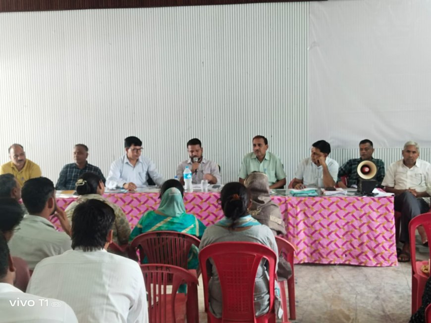 कठूमर पंचायत समिति में समीक्षा बैठक, विकास योजनाओं की प्रगति और मॉडल पंचायत निर्माण पर हुआ मंथन