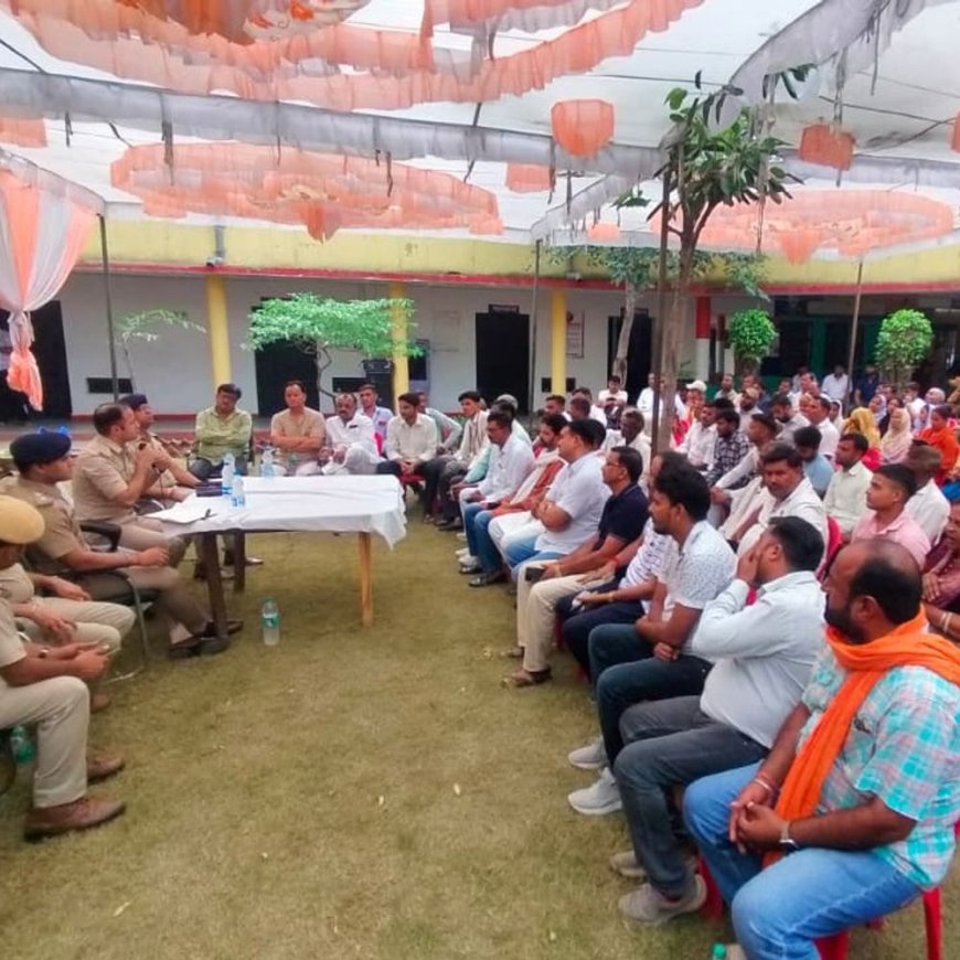 धौलपुर पुलिस की अनूठी पहल 'संवाद से समाधान': एसपी विकास सांगवान की अध्यक्षता में हुई सीएलजी और सुरक्षा सखियों की बैठक, अपराधमुक्त समाज के लिए सहयोग की अपील